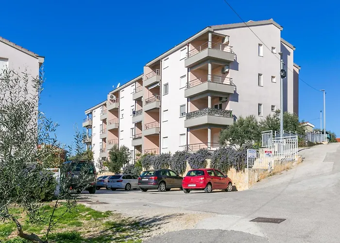 With Parking Space - 23910 Trogir