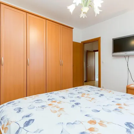 With Parking Space - 23910 Τρογκίρ